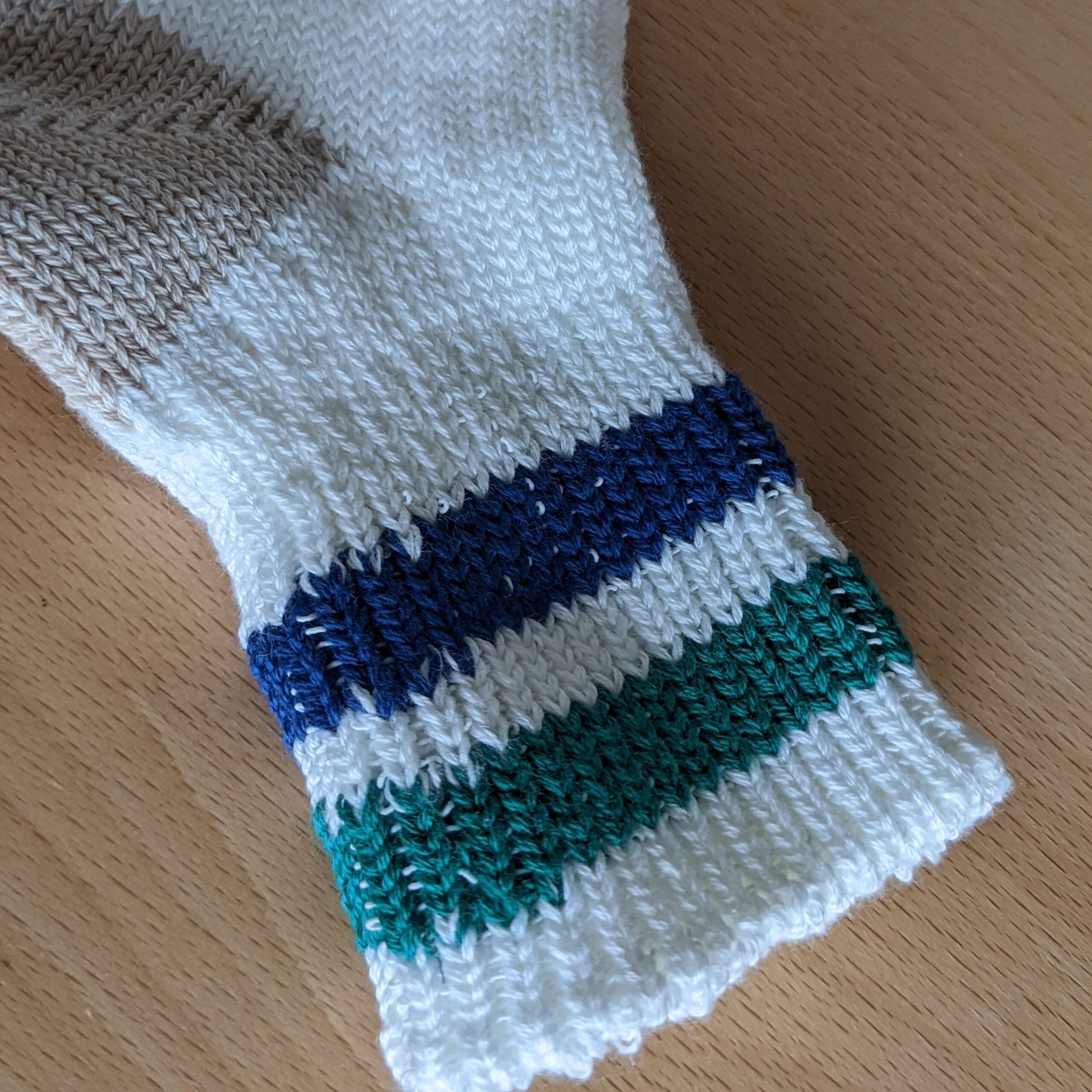 rototo-socks-stripe-socks-blue-green