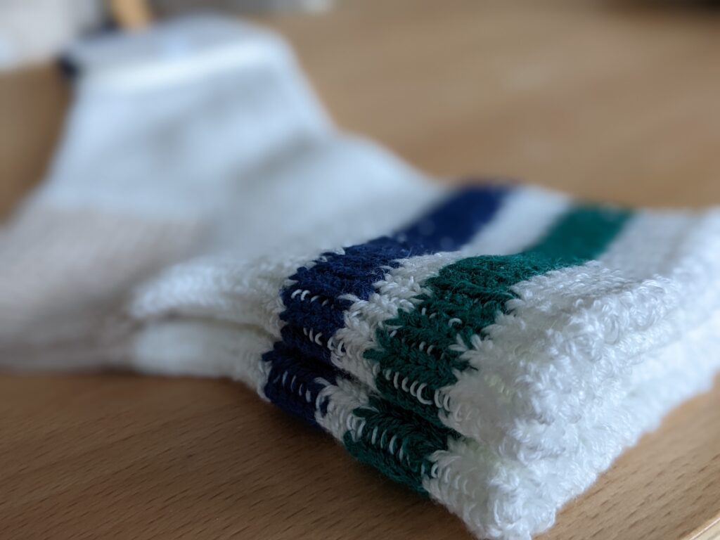 rototo-socks-stripe-socks-blue-green-side